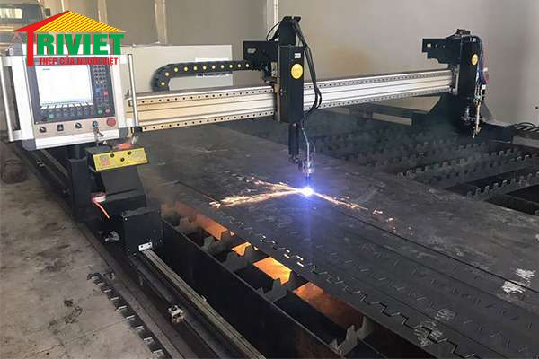Máy cắt plasma sử dụng luồng hồ quang nóng chảy giữa 2 điện cực để cắt